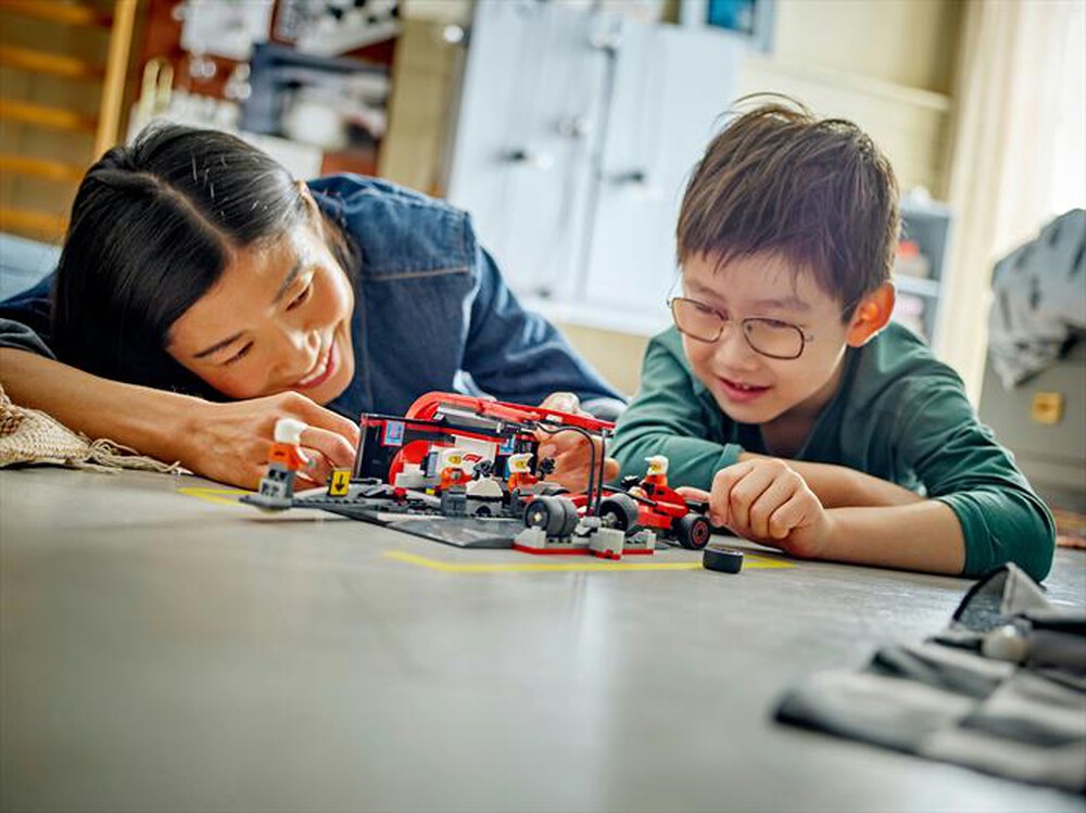 Immagine del prodotto LEGO - CITY F1 Pitstop e meccanici con Ferrari F1&reg; 60443