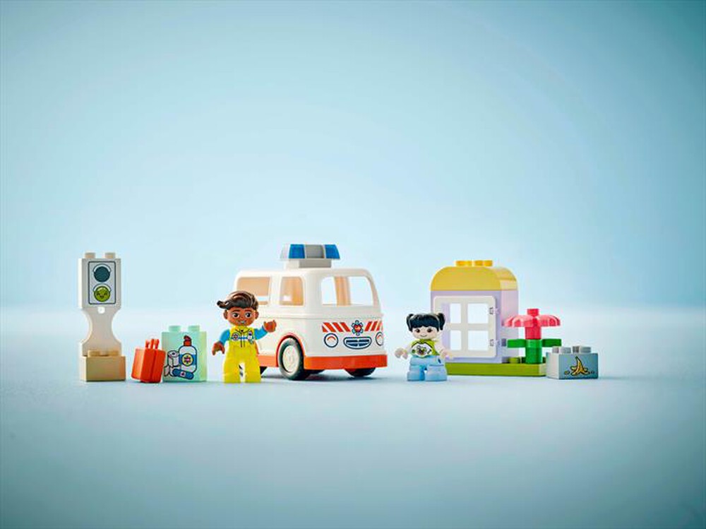 Immagine del prodotto LEGO - DUPLO Town Ambulanza e autista 10447