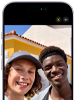 iPhone 17 mostrato di fronte, funzione Inquadratura automatica per le foto in uso