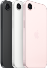 Un iPhone 17e nero in orizzontale mostrato da dietro, un iPhone 17e bianco in orizzontale mostrato da dietro, un iPhone 17e rosa chiaro in orizzontale mostrato da dietro, fotocamera Fusion nella parte superiore, tasto laterale